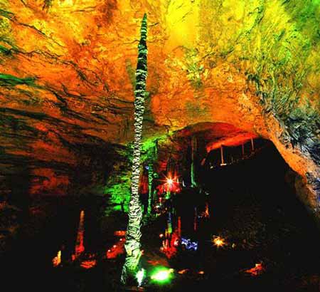 長沙出發(fā)到溶洞奇觀黃龍洞、天門山、玻璃棧道、鳳凰古城九景往返三日游