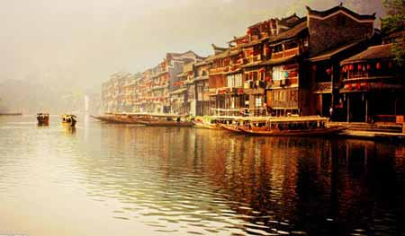 張家界國家森林公園、袁家界、天子山、大峽谷、玻璃橋、鳳凰古城兩晚三日游